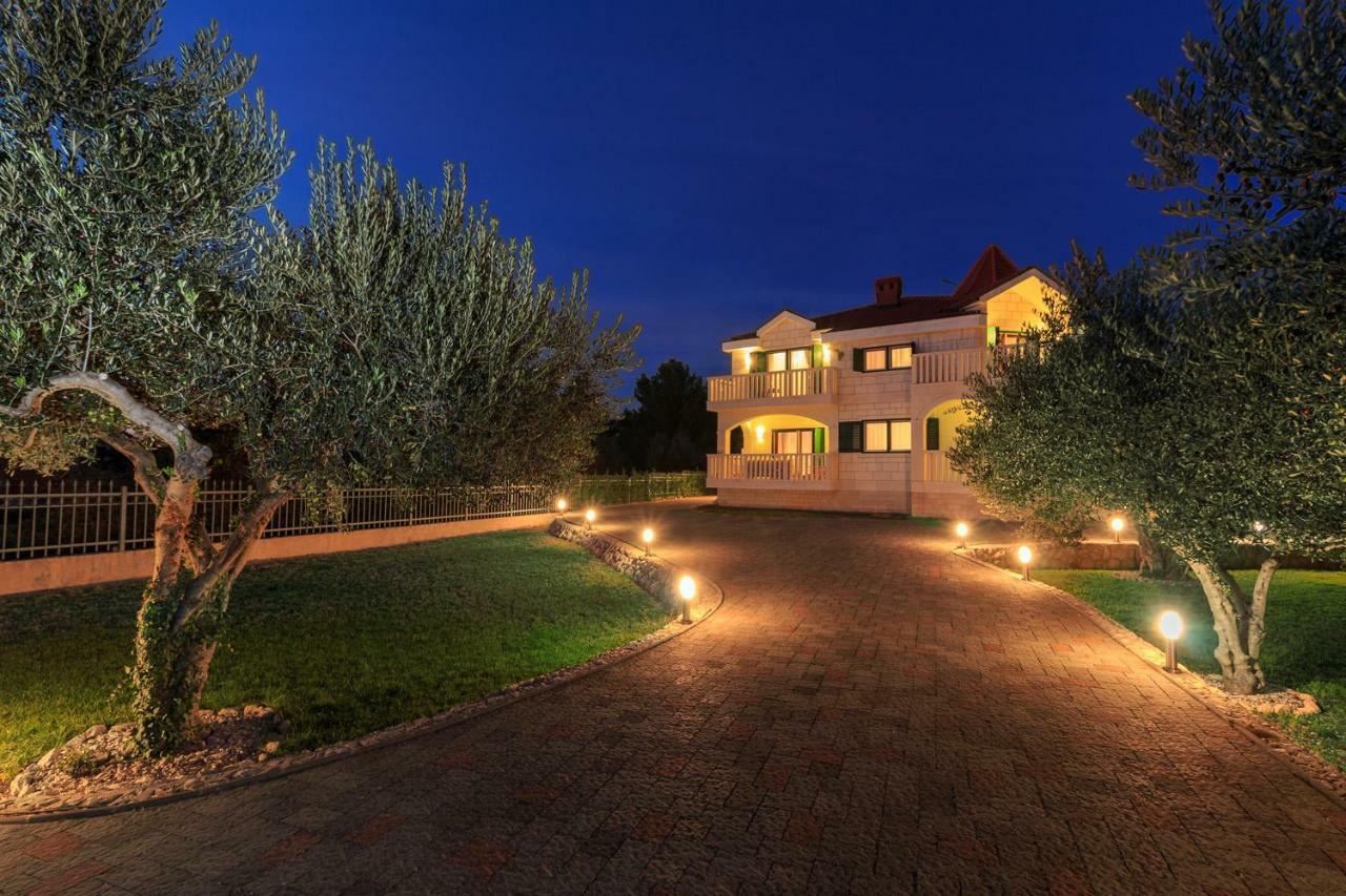 Villa Dream Srima Exterior photo