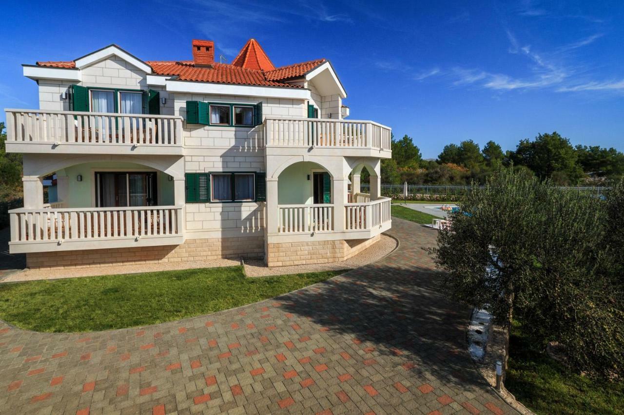 Villa Dream Srima Exterior photo